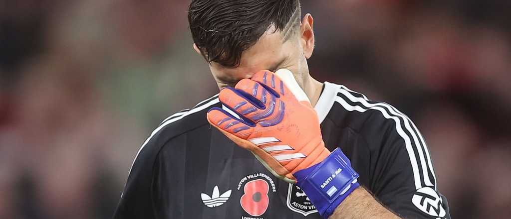 Video: el insólito blooper del Dibu en la derrota de Aston Villa ante Liverpool