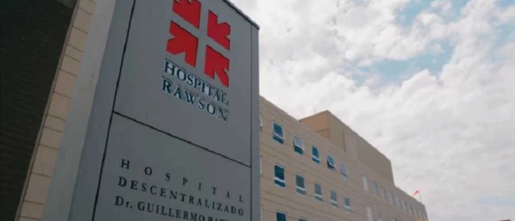 Policías salvaron a un bebé que nació en un inodoro y no respiraba