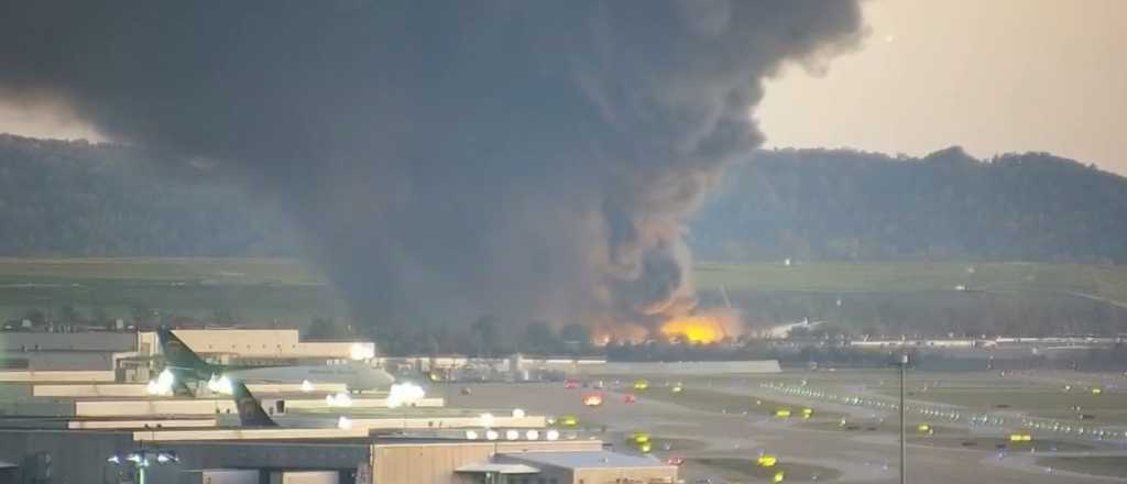 Video: explotó un avión de carga al despegar en Kentucky