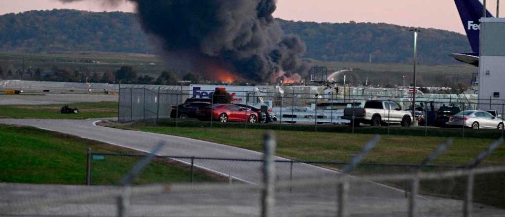 Video: explotó un avión de carga al despegar en Kentucky