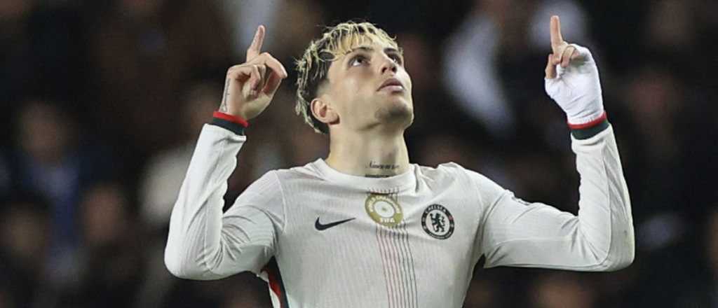 Video: golazo de Garnacho para salvar al Chelsea ante Qarabag