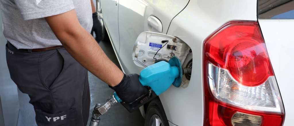 Qué descuentos en nafta tienen los bancos y estaciones durante enero