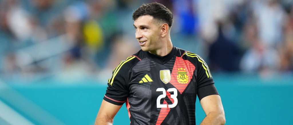 Dibu Martínez, nominado al premio al mejor arquero del mundo