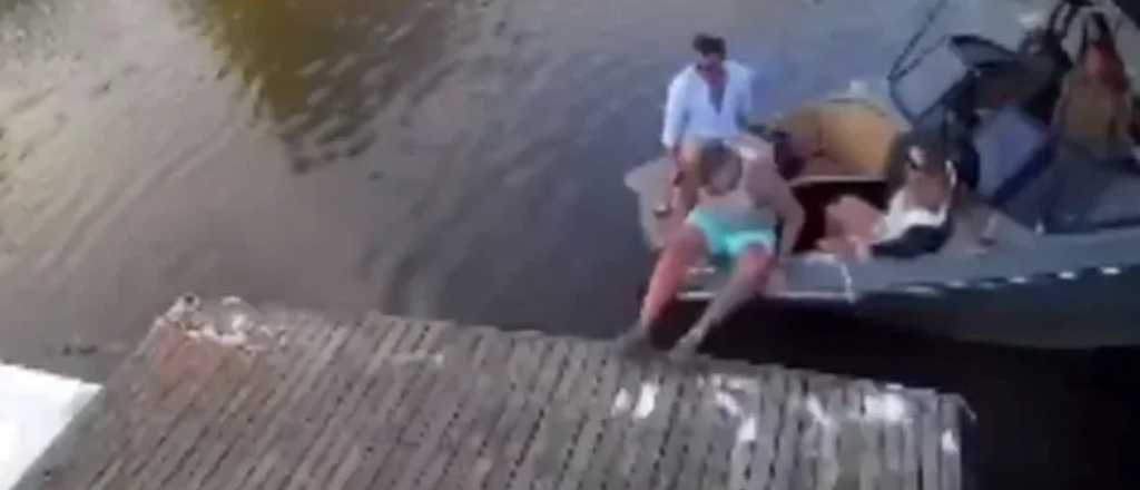 Video: una mujer fue baleada mientras paseaba en lancha