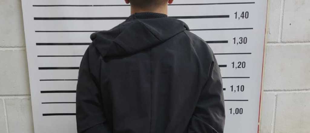 Manejaba un auto robado, intentó escapar pero fue detenido