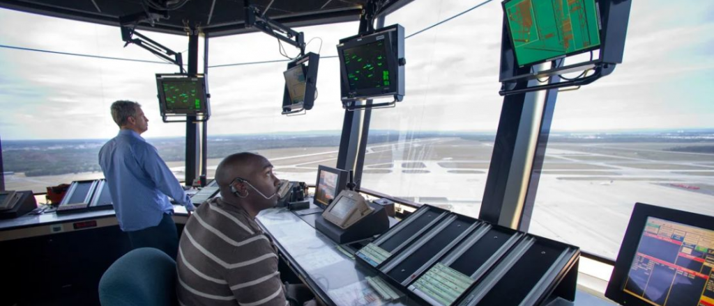 Caos aéreo en EEUU con miles de vuelos afectados por recortes salariales