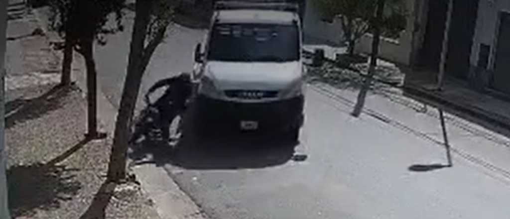 Video: un motociclista murió tras ser embestido por un camión