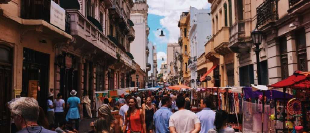 Historias locales que viajan por el mundo: el acceso digital une a los expatriados