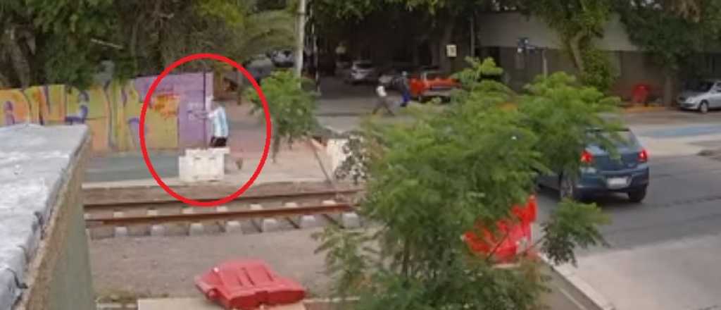 Video: un polic&iacute;a de civil frustr&oacute; un robo a pasos del Ministerio de Seguridad