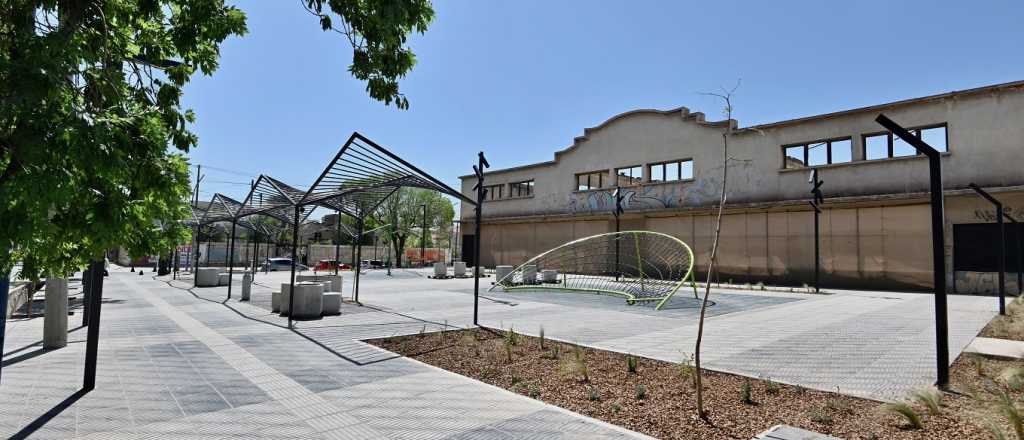 Inauguraron una plaza con el nombre de la primera Reina de la Vendimia