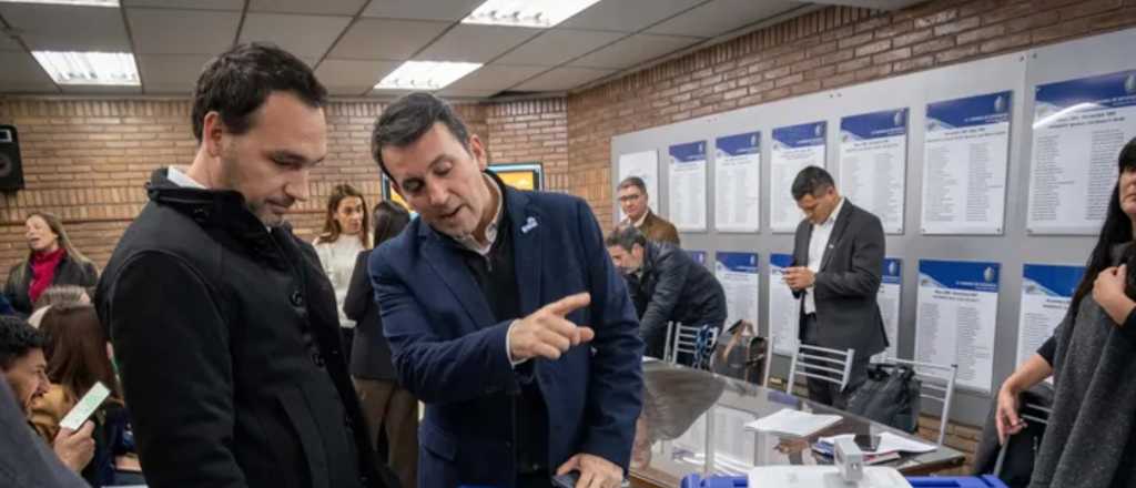 Mendoza pagará 2,3 billones en salarios estatales, la mitad a docentes