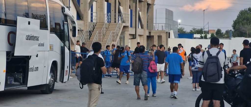 Así se retiró el plantel de Godoy Cruz tras perder la categoría
