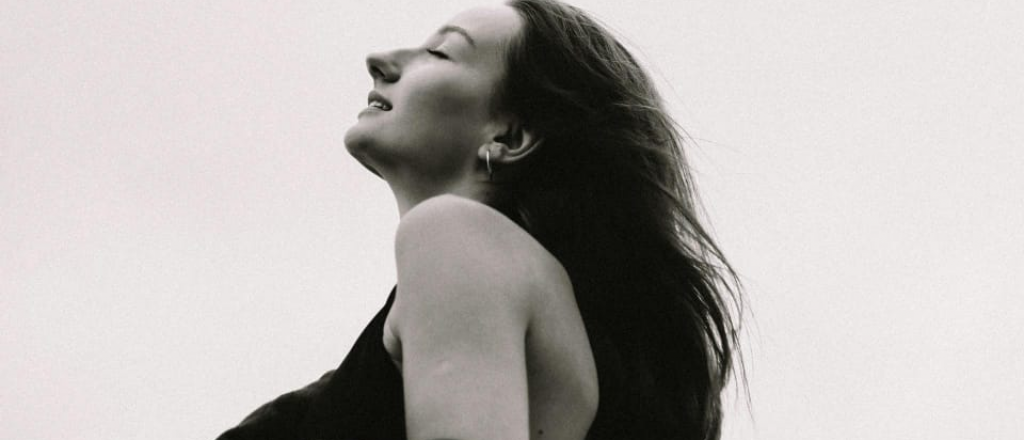 Los tips para armonizar un busto prominente