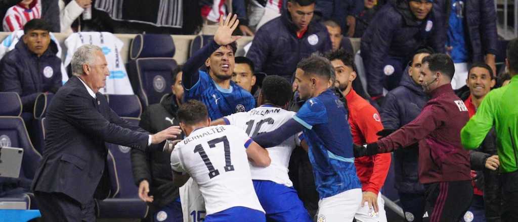 Esc&aacute;ndalo en un amistoso entre Estados Unidos y Paraguay 