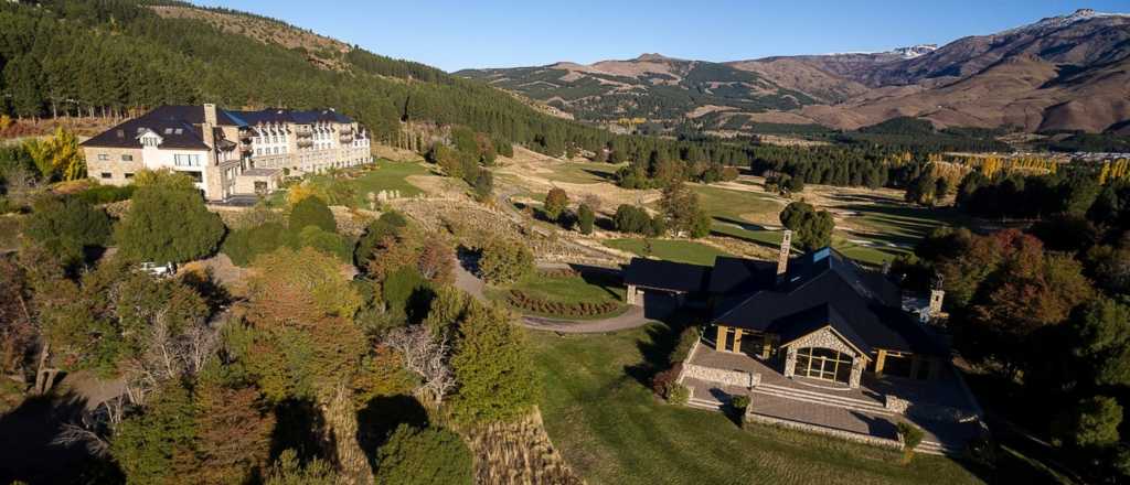 Conmoción en Neuquén: un hombre murió tras descompensarse en su auto