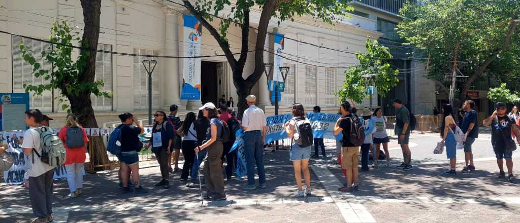 Arce en el Post: radicalización ambientalista y tensión por San Jorge