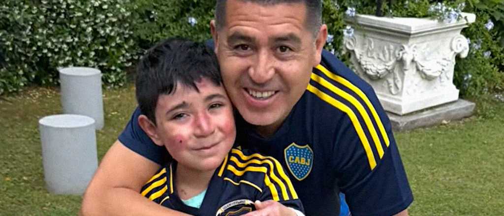La sorpresa de Rom&aacute;n que emocion&oacute; a un nene mendocino y a su familia
