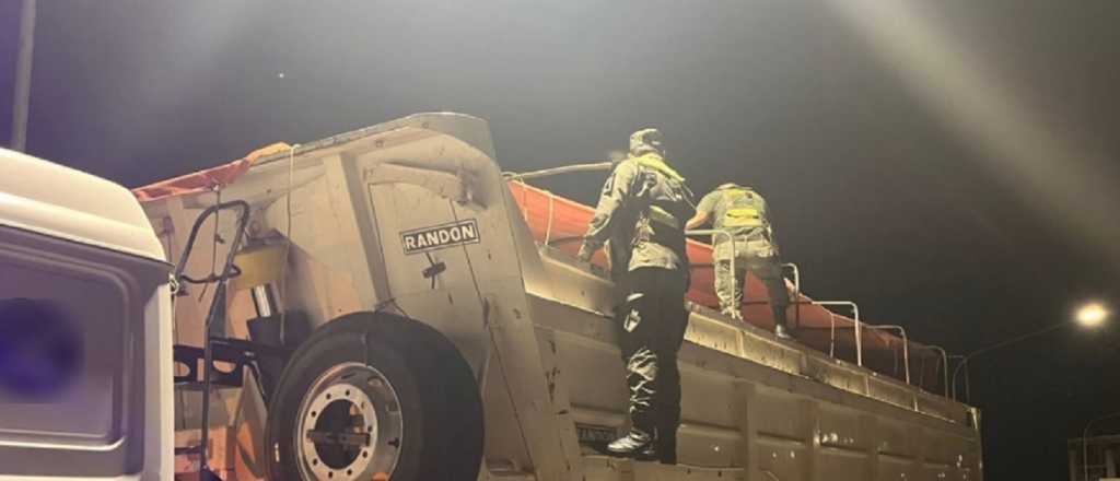 Gendarmería interceptó un camión con minerales que viajaba a Mendoza