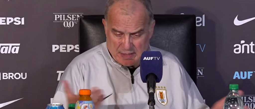 Marcelo Bielsa confirmó que seguirá al frente de la Selección de Uruguay