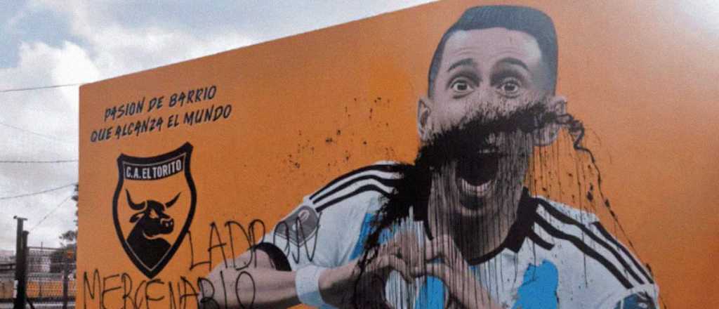 Ecos del papel&oacute;n de AFA: vandalizaron un mural de Di Mar&iacute;a en el club de su ni&ntilde;ez