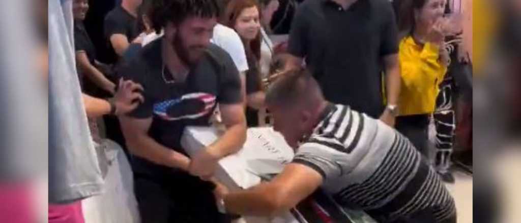 Videos: locura y estampida humana por el Black Friday
