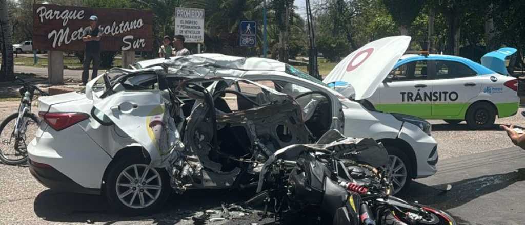 Un motociclista murió embestido por un auto frente al Parque Metropolitano 