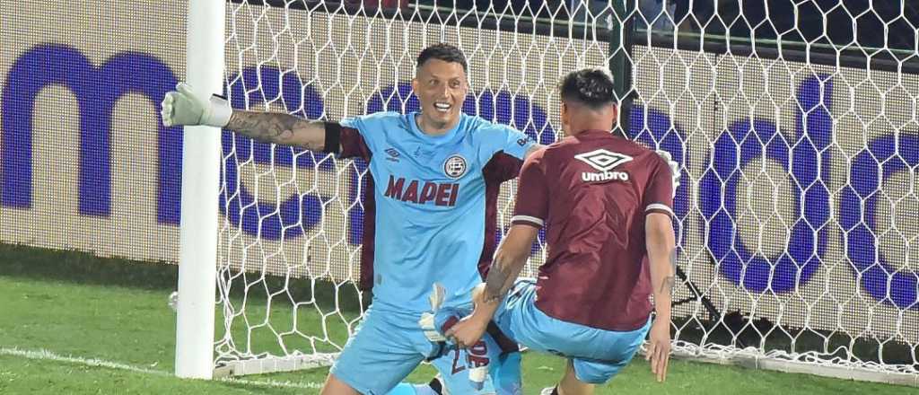 Losada, héroe absoluto: los tres penales que atajó para Lanús campeón