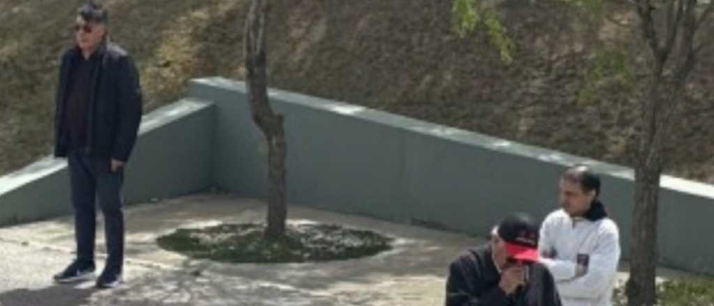 La "visita casual" de Zanini, Parrilli y Álvarez al mausoleo de Néstor