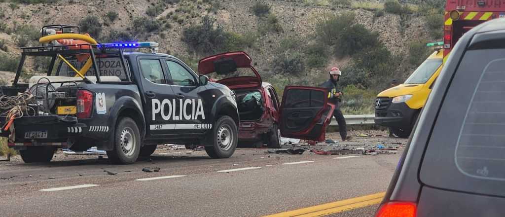 Un muerto al chocar un auto contra un camión en Potrerillos