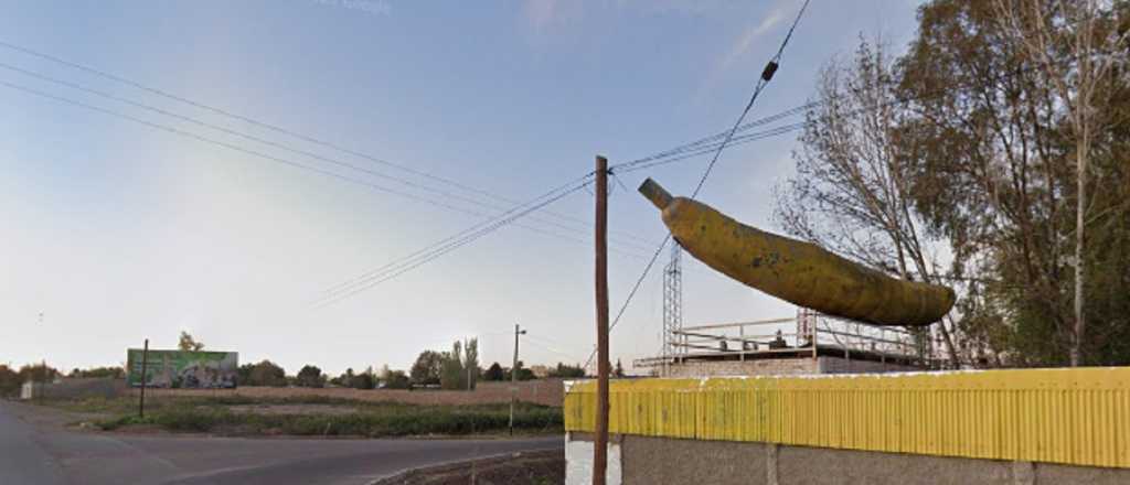 Videos: restauraron la icónica escultura de la "banana" de la Ruta 7 