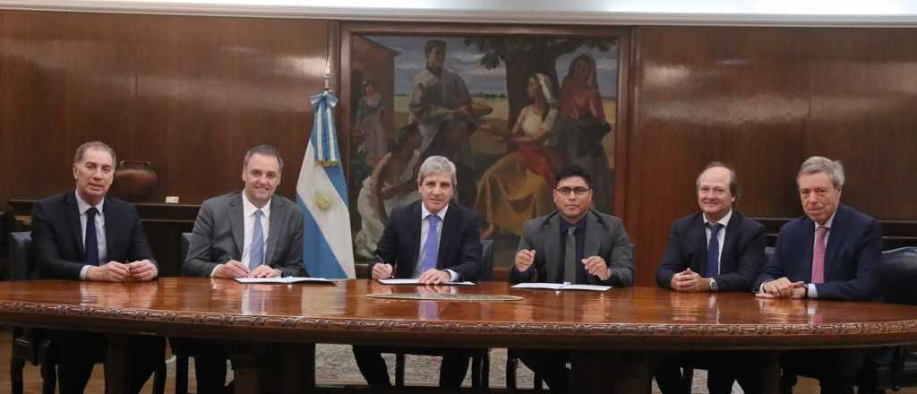 Dos provincias firmaron con Nación la quita de las retenciones al petróleo