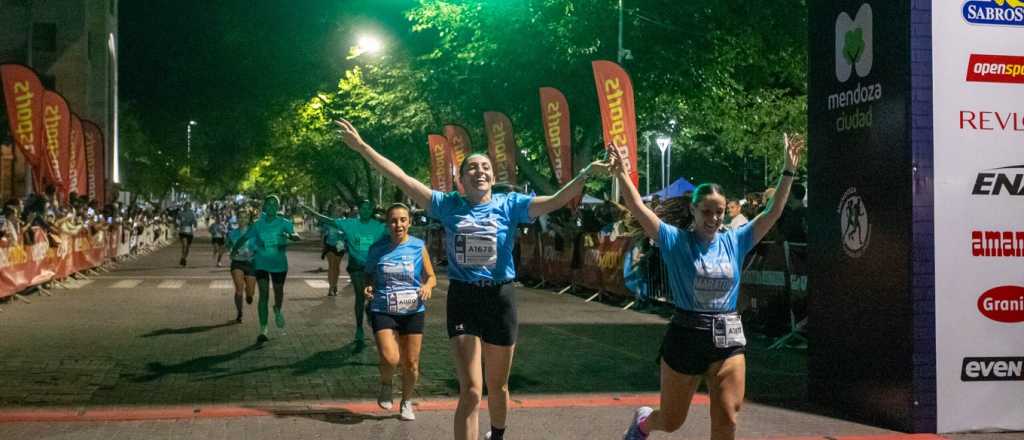 Más de 2.000 corredores participaron de la Maratón Nocturna en Ciudad