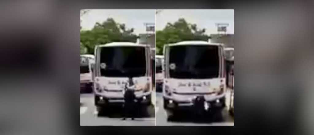 Video: un inspector fue atropellado mientras saludaba a un chofer