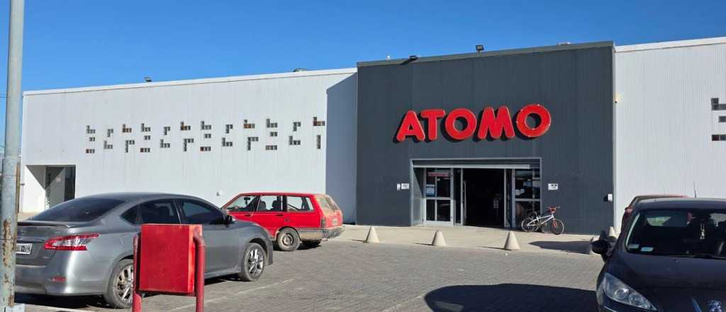 De madrugada robaron dos carritos llenos de carne de un Átomo