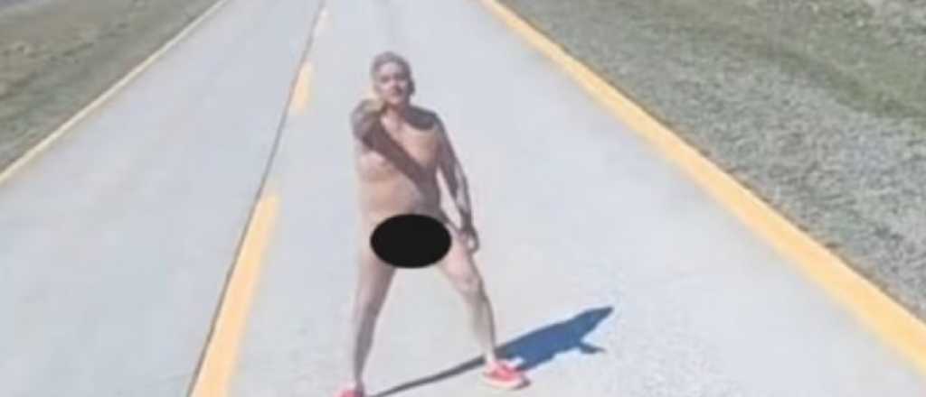 Video: un chileno, desnudo y borracho, atacó a un auto argentino