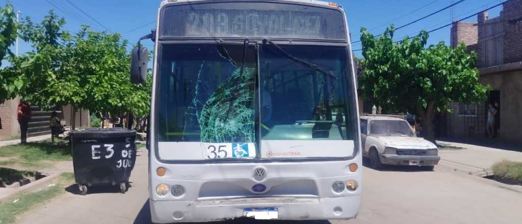 Una motociclista grave tras chocar con un colectivo en Guaymallén