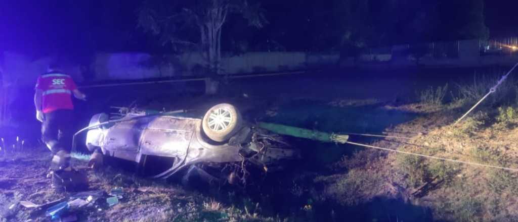 Un conductor borracho volcó en Luján de Cuyo
