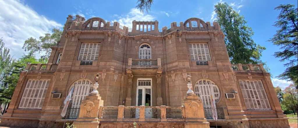 Dos casonas, mucha historia y la memoria viva del vino en Mendoza