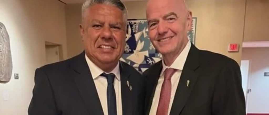 La foto de Tapia junto a Infantino