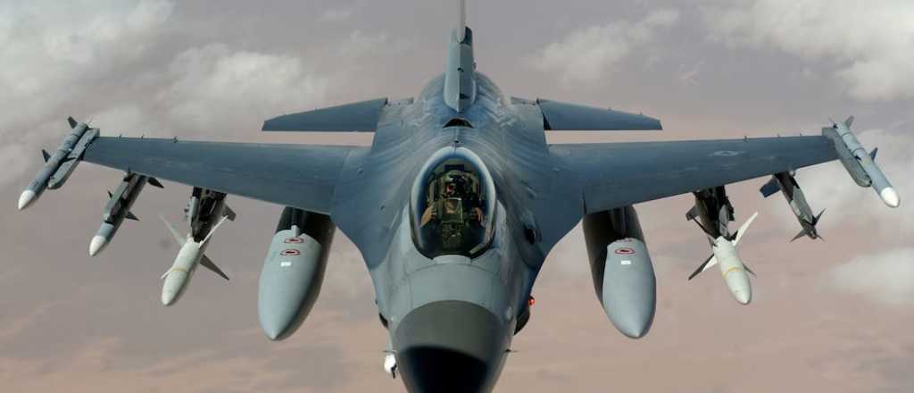 C&oacute;mo son los aviones F-16 que compr&oacute; Milei y cu&aacute;nto costaron