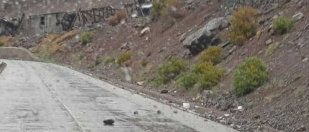Lluvias fuertes: un alud bloqueó la Ruta 7 en Alta Montaña