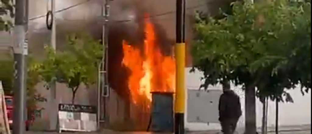 Video: impresionante incendio en una vivienda de Guaymallén