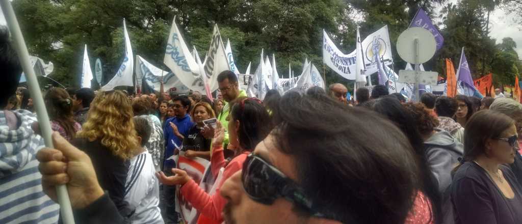 El Sute eval&uacute;a un nuevo paro docente