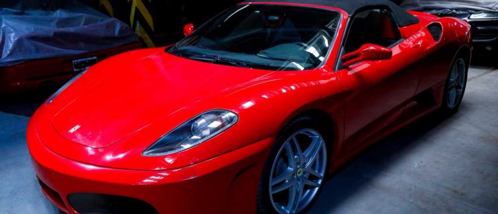 Subastaron en casi U$S340 mil una Ferrari y camionetas decomisados a narcos