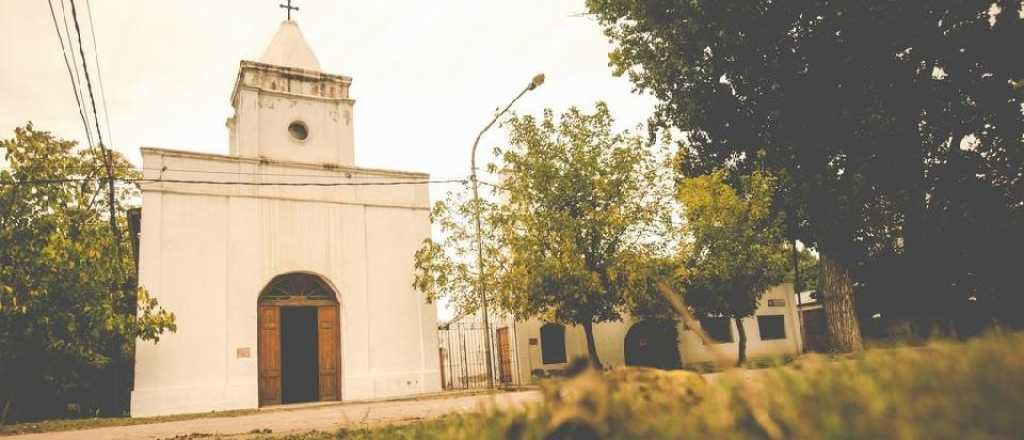 El pueblo colonial para viajar en el tiempo: calles empedradas y casas viejas