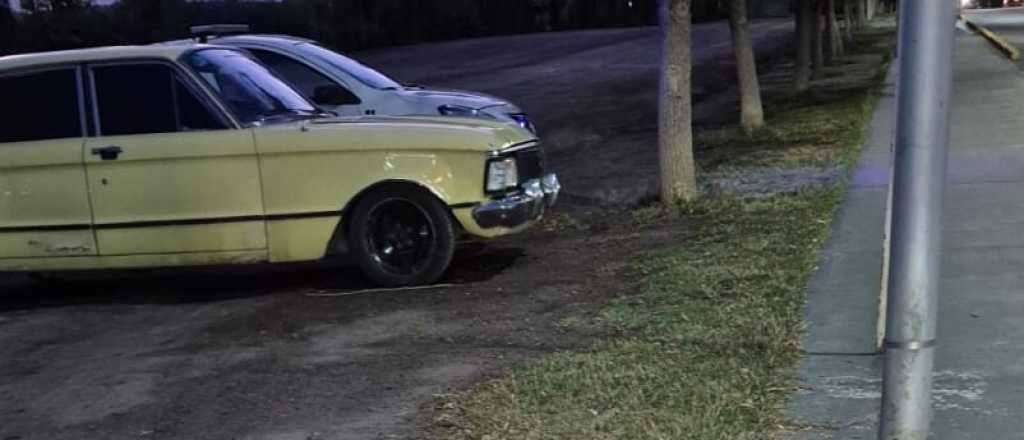 Iba en un auto sin papeles, quiso esquivar un control y lo detuvieron