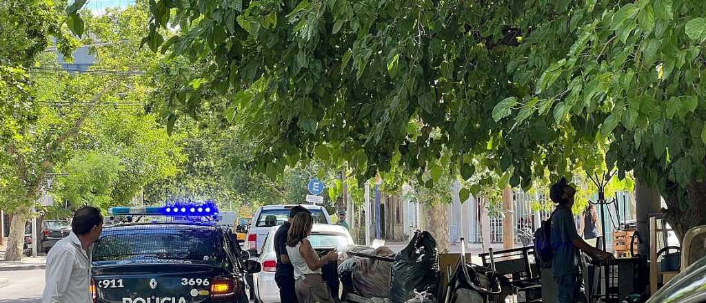 Tenso desalojo en San Rafael: madre e hija amenazaron con suicidarse