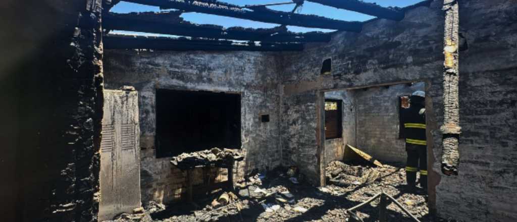 Un vecino arriesg&oacute; su vida y rescat&oacute; a una joven durante un incendio en Maip&uacute;