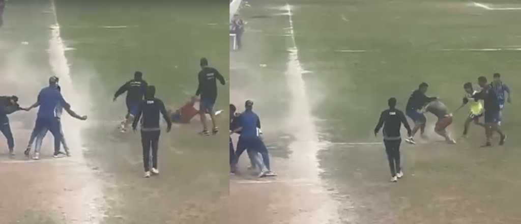 Videos: salvaje pelea durante una final de inferiores entre el Tomba y la Lepra