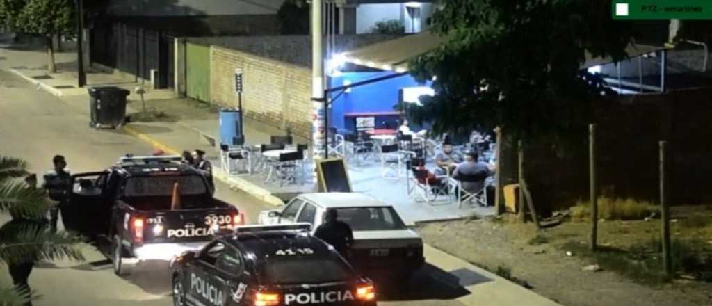 Video: la Policía recuperó un auto robado en un bar de San Martín